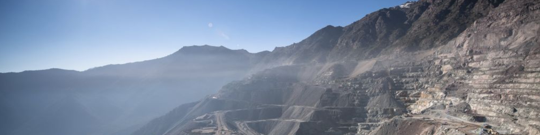 Vista panorámica del rajo de El Soldado y las montañas de su entorno